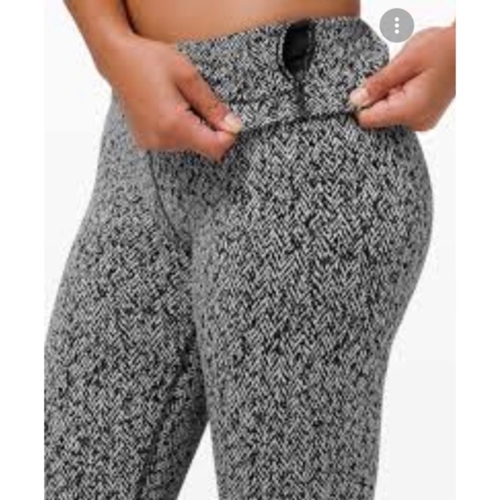 Lululemon Wunder Under blk white crop leggings, size 8.